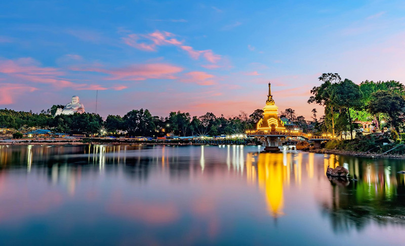 Thuê xe phù hợp và lên lịch trước là điều rất quan trọng khi đi Núi Cấm
